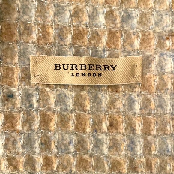 Burberry scarf - Picture 3 of 4